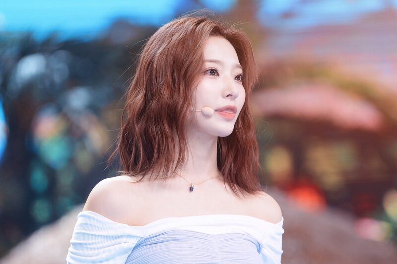 220703 fromis_9 Saerom - 'Stay This Way' at Inkigayo documents 5