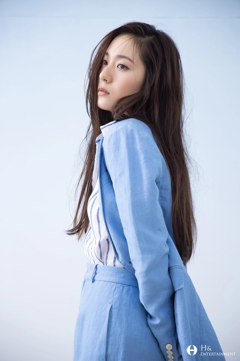 210402 H&D Naver Post - Krystal's Marie Claire Photoshoot Behind documents 13