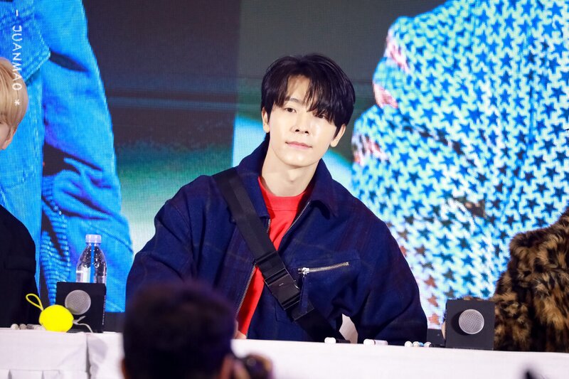 200105 Super Junior Donghae at 'Timeslip' Fansign in Chengdu documents 6