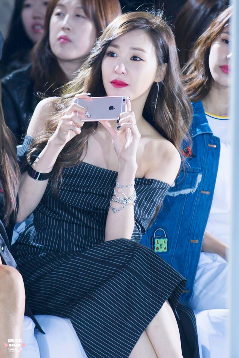 160324 Tiffany and SISTAR Bora at SJYP Seoul Fashion Week documents 7