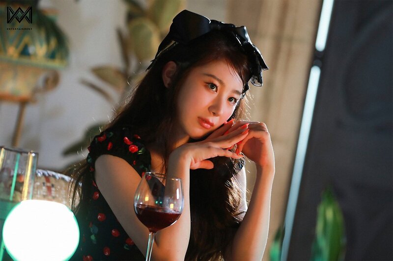 221124 WM Entertainment Naver Update - LEE CHAE YEON 'HUSH RUSH' MV Behind the Scenes documents 7