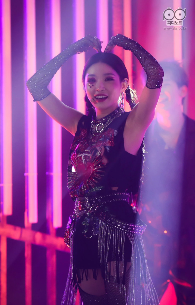 210221 Chungha - 'Bicycle' at Inkigayo (SBS PD Note Update) documents 12