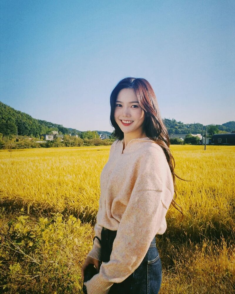 221012 OH MY GIRL Hyojung Instagram Update documents 3