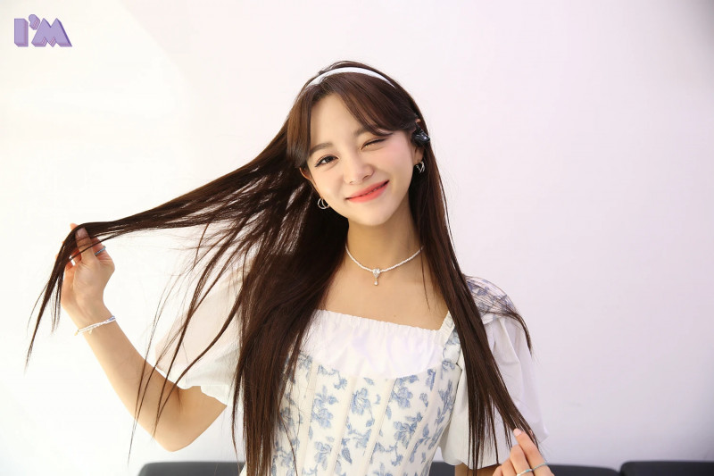 210430 Jellyfish Naver Post - Sejeong 'Warning' Music Show Behind documents 22