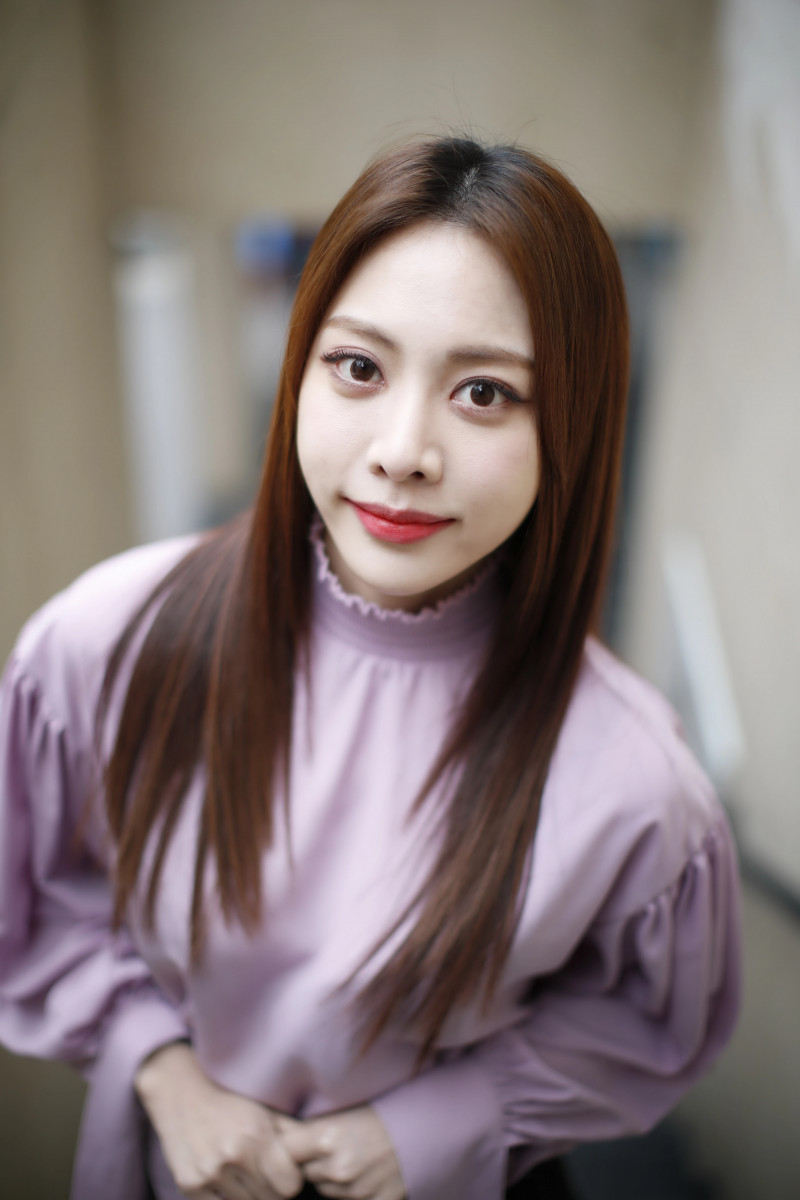 210305 Brave Girls Interview Photos with News1 documents 17