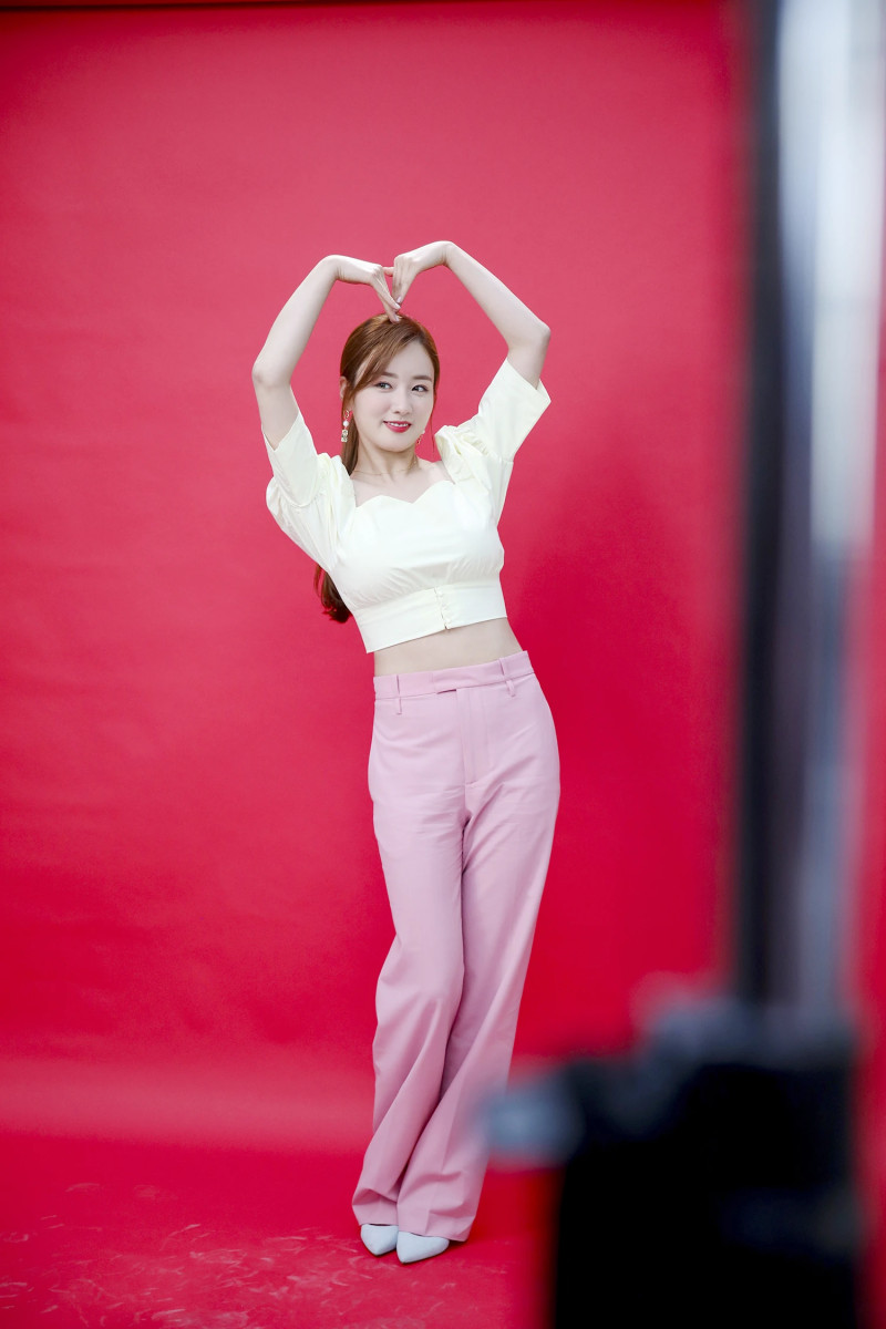210419 Apink 'Thank you' MV Shoot by Melon documents 5