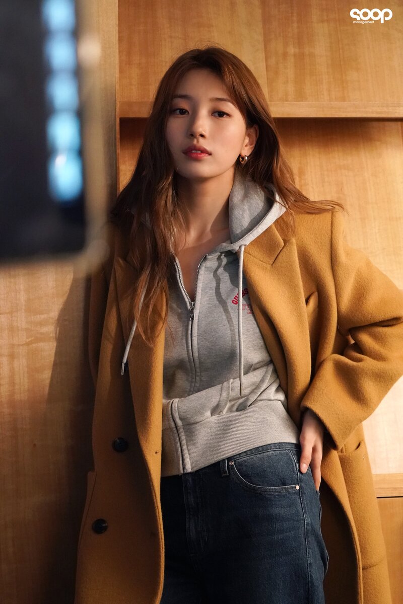 231205 SOOP Naver Post - Suzy - Guess FW23 Photoshoot Behind documents 1