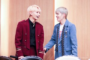 171117 SEVENTEEN at Yeongdeungpo Fansign - Jeonghan and S.Coups