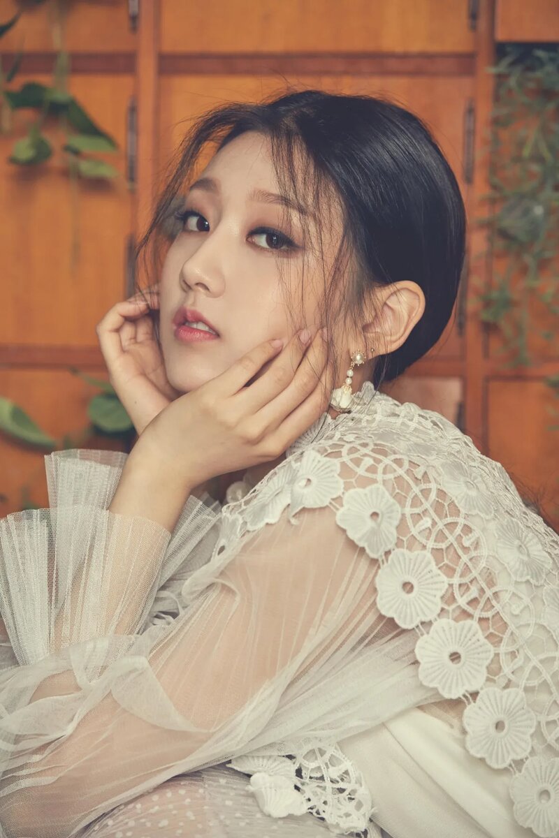 Lovelyz_Jeong_Ye_In_Now,_We_promotional_photo.png
