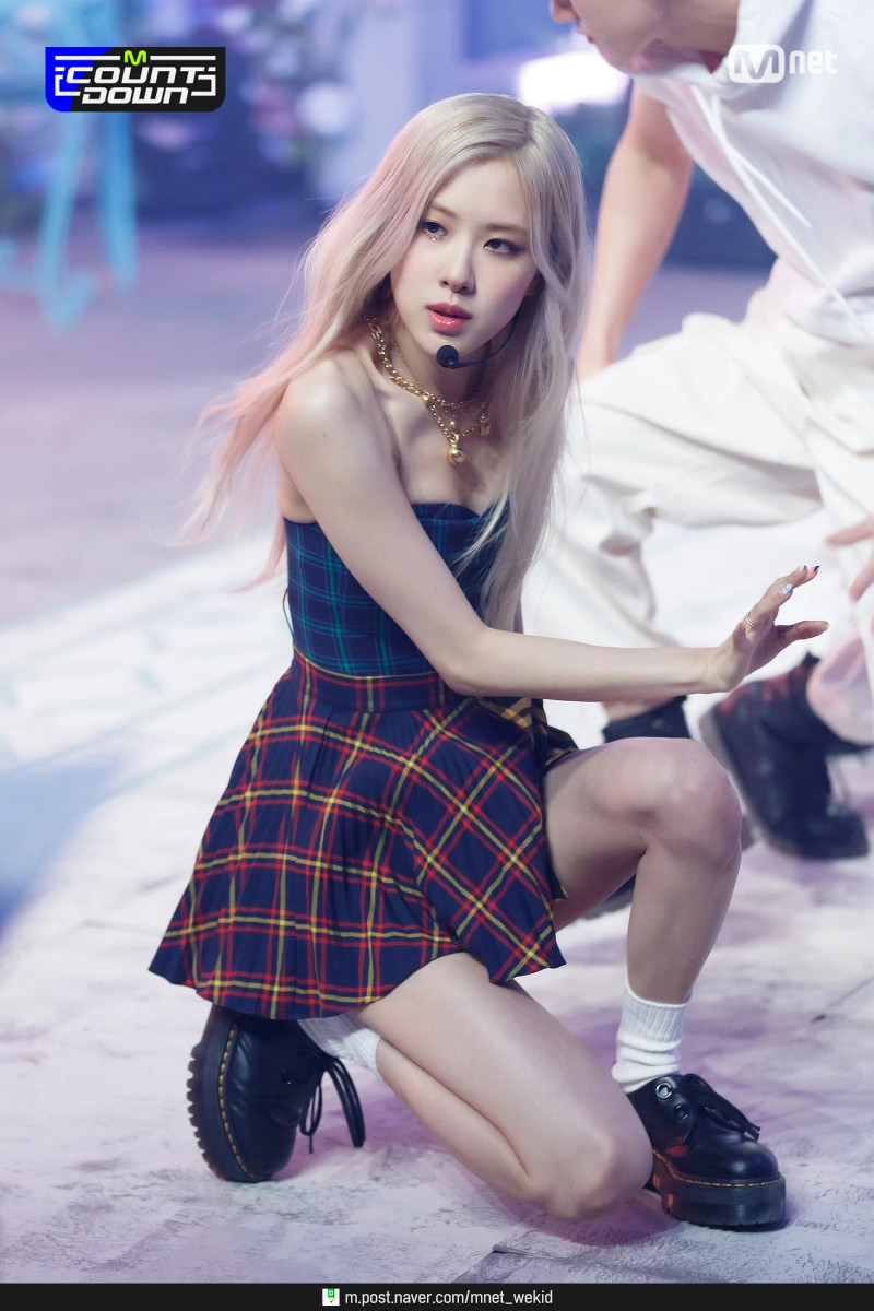 210318 BLACKPINK Rosé - 'On The Ground' at M Countdown documents 12