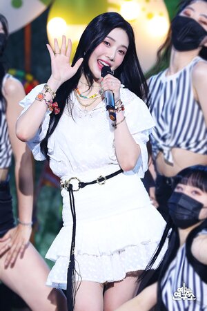 210605 Red Velvet Joy - 'Je T'aime' & 'Hello' at Music Core