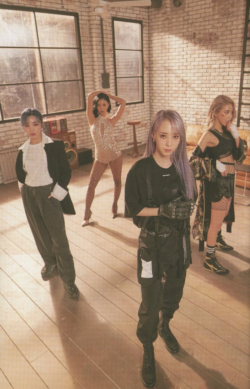 MAMAMOO 2nd Full Album 'reality in BLACK' [SCANS] (All Universes) documents 2