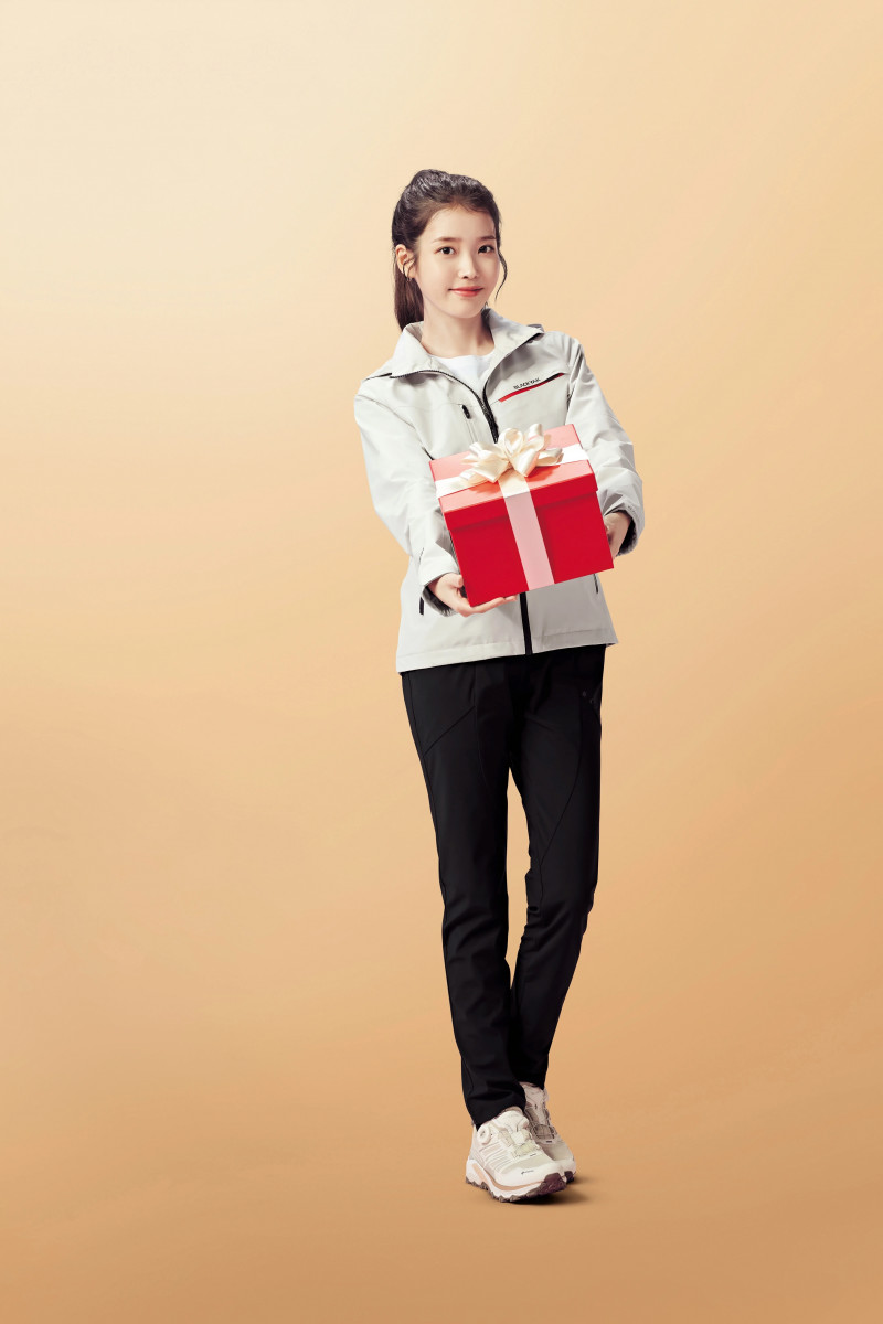 IU for Blackyak 2021 SS Collection documents 10