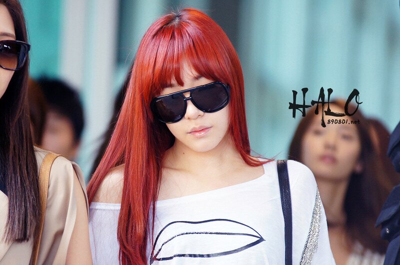120610 Girls' Generation Tiffany, Jessica & Seohyun at Incheon Airport documents 6