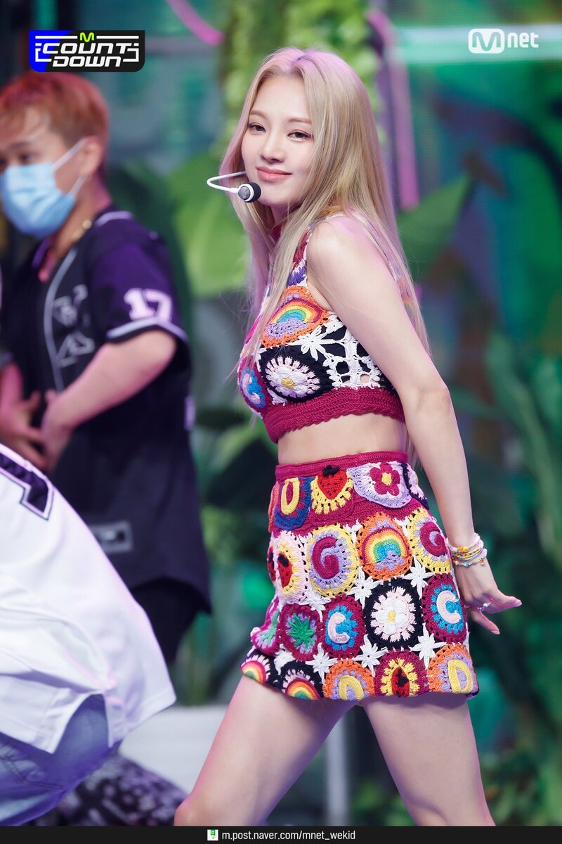 210812 HYO & BIBI Performing "Second" at M Countdown | Naver Update documents 15