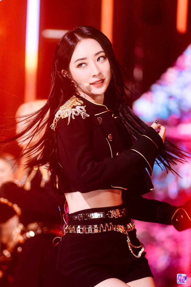 221006 Dreamcatcher SuA - 'VISION' at Inkigayo documents 1