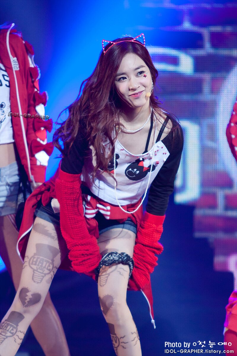 130106 Girls' Generation Tiffany at KBS Hope Concert documents 16