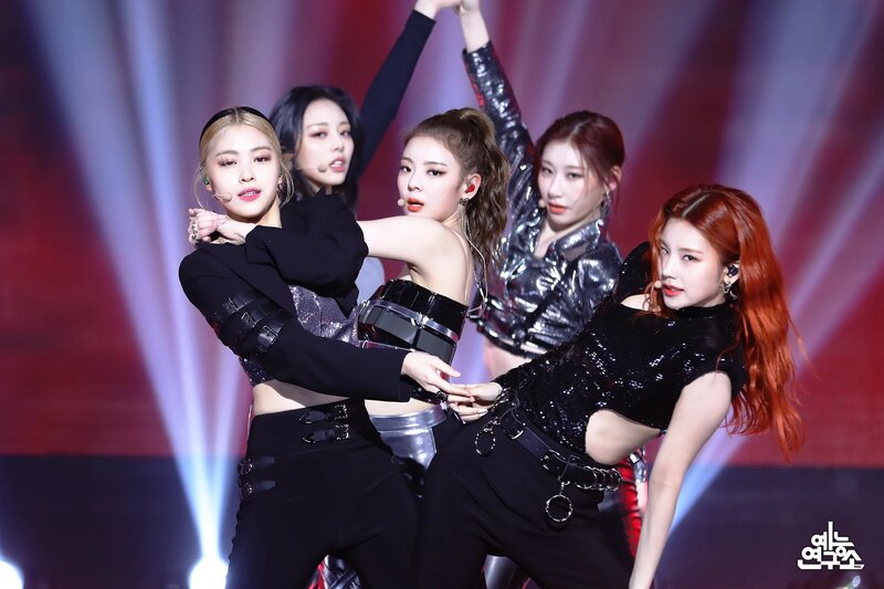 210508 ITZY - 'Mafia In the morning' at Music Core documents 2