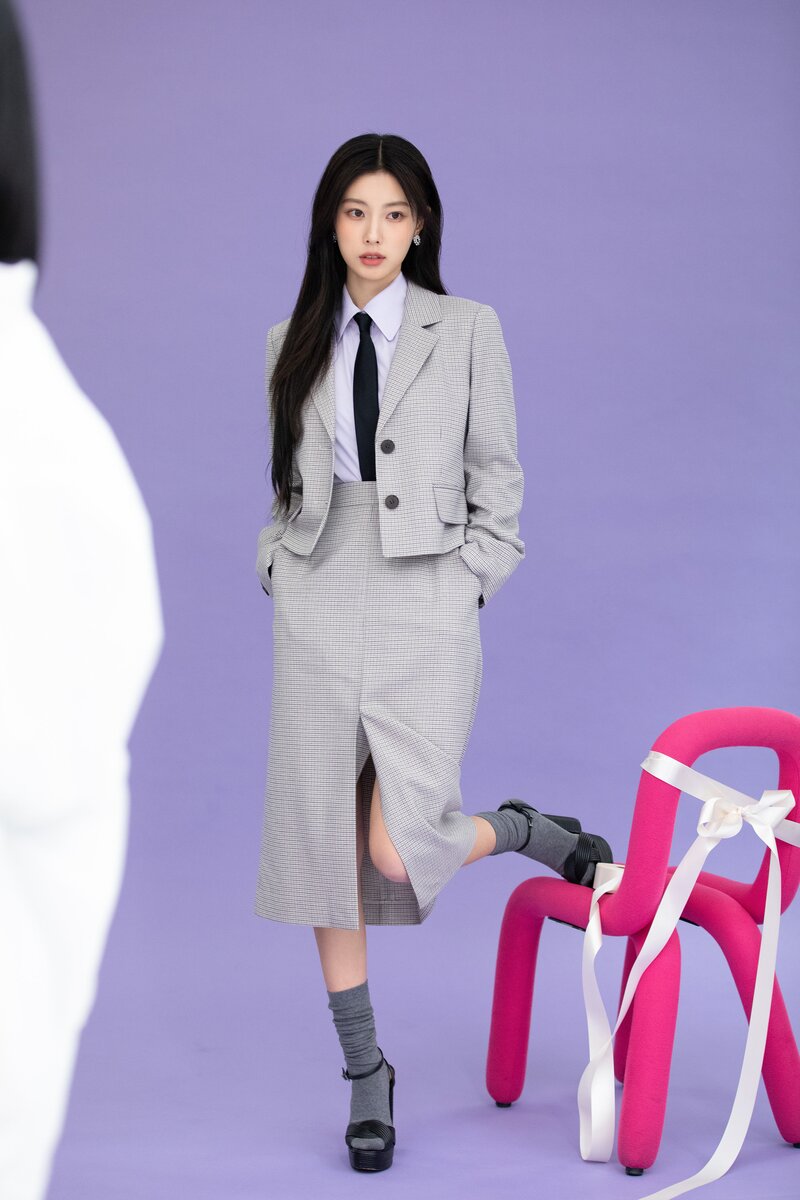 230114 8D Naver Post - Kang Hyewon - Roem 2023 Pre-Spring Campaign Behind documents 25