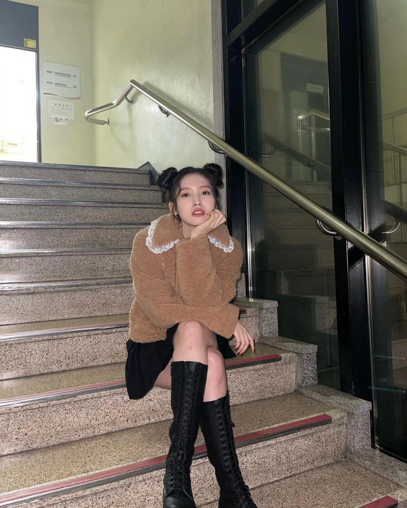 210220 OH MY GIRL Arin Instagram Update with Dreamcatcher Gahyeon documents 9