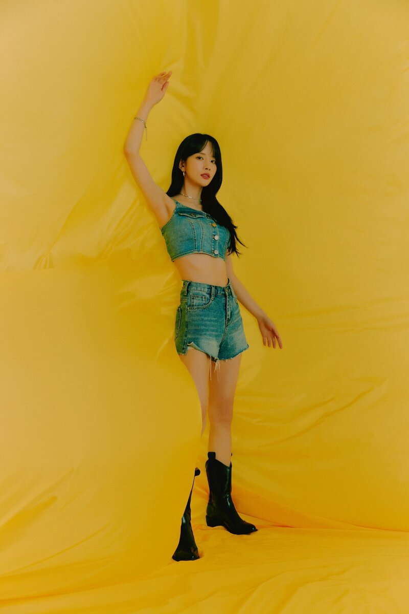 WJSN Seola for Universe's 'Feel the Breeze' Photoshoot 2022 documents 6