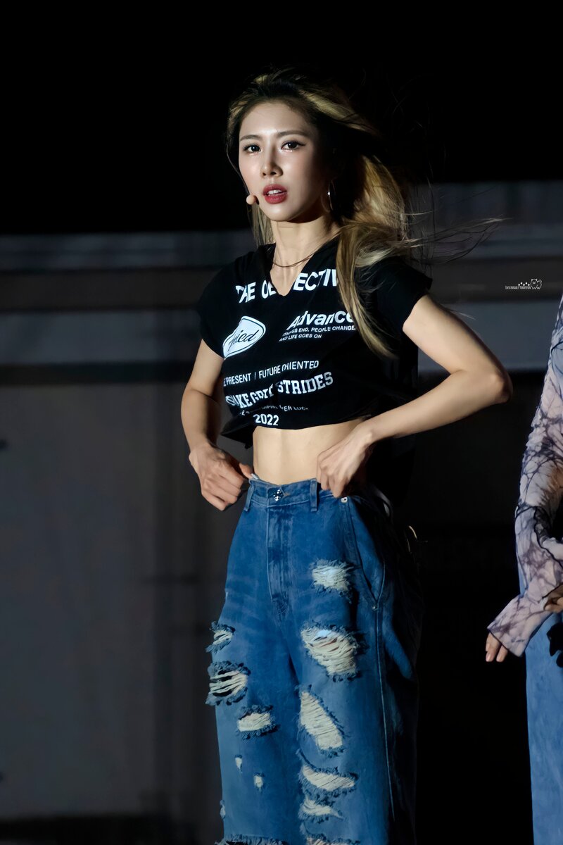 220815 Dreamcatcher Yoohyeon at Boryeong Mud Festival Closing Ceremony documents 8